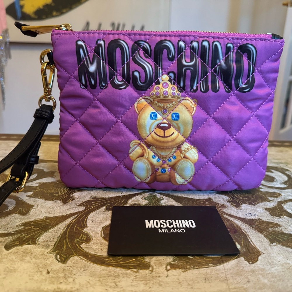 BN Moschino clutch